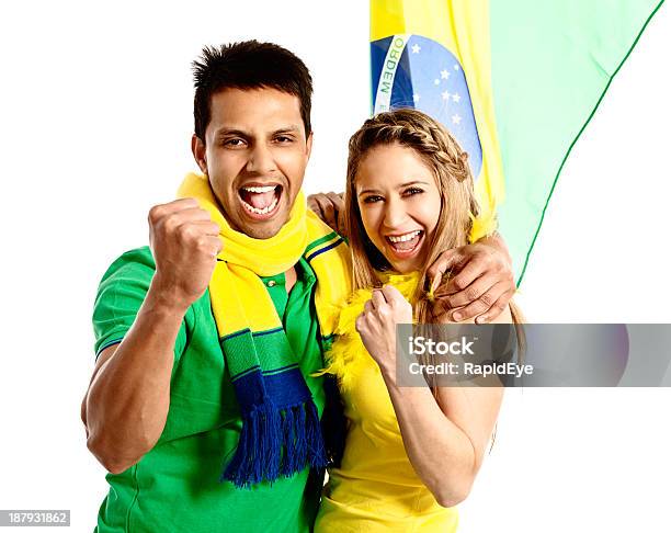 Foto de Fã De Futebol Brasileiro Casal Em Cores Torça Para O Seu Time e mais fotos de stock de Evento de futebol internacional