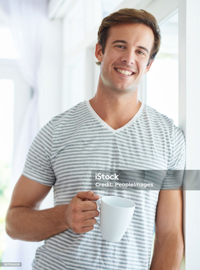 Beginnen Sie den Tag mit einer dampfenden Tasse Tee - Lizenzfrei Blick in die Kamera Stock-Foto