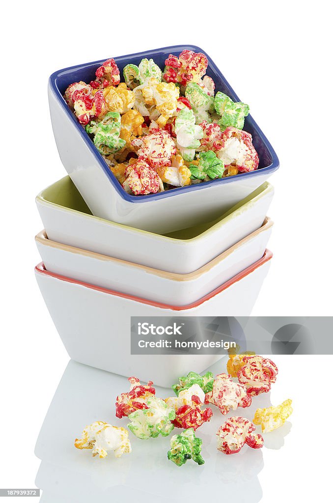 Haufen von Keramik Schalen mit popcorn - Lizenzfrei Abnehmen Stock-Foto