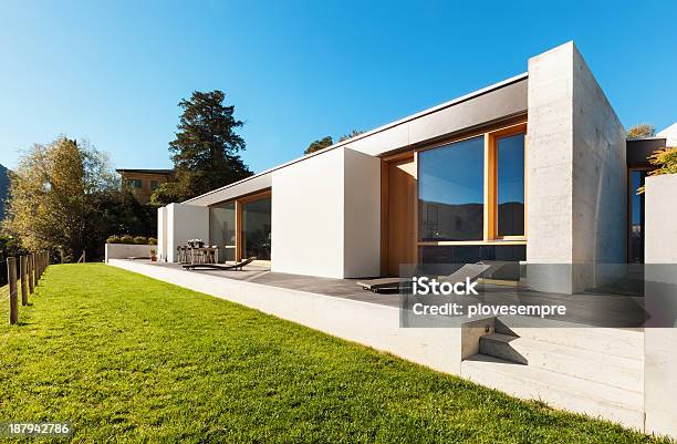 Linda Casa Moderna Ao Ar Livre - Fotografias de stock e mais imagens de Casa - Casa, Moderno, Exterior de edifício