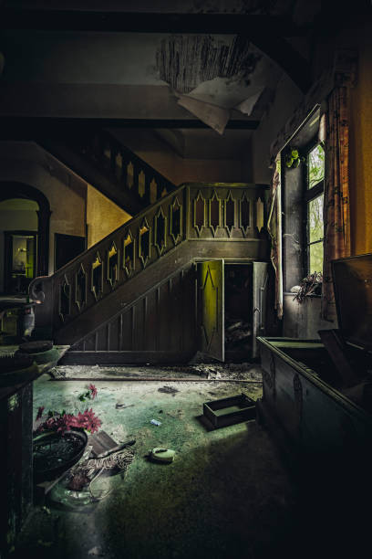 istock Abandoned farm house 1879544176