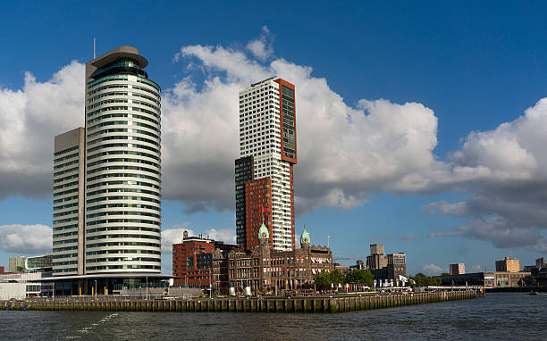 istock Skyscrapers of Rotterdam 187956118