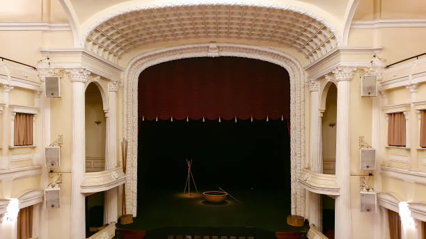 интерьер сайгонского муниципального оперного театра в хошимине, вьетнам. - opera opera house indoors classical style стоковые фото и изображения