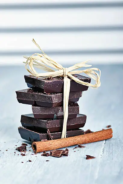 Chocolate pieces placed on top of each other tied together with bast