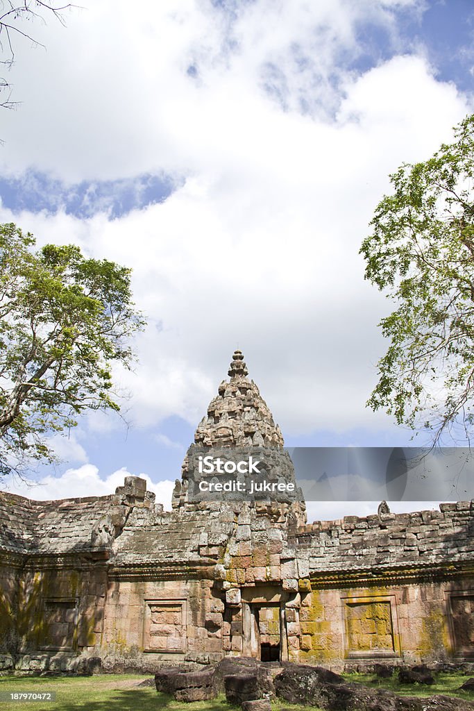 Antico tempio buddhista in koa panomrung, Tailandia - Foto stock royalty-free di Albero