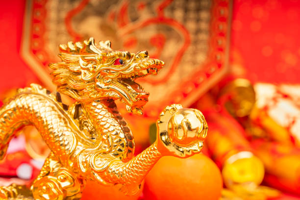 Tradition Chinese golden dragon statue