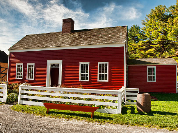istock red country house 187976560