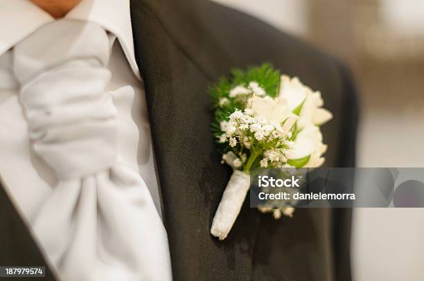 White Knopfloch Stockfoto und mehr Bilder von Ansteckblume - Ansteckblume, Anzug, Beistand des Bräutigams