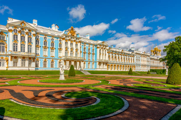 catherine palace and park in tsarskoe selo (pushkin), st. petersburg, russia - palazzo di caterina foto e immagini stock