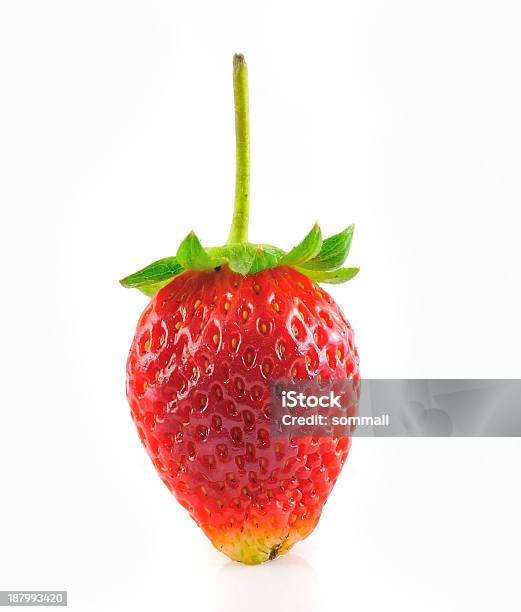 Erdbeere Auf Weißem Hintergrund Stockfoto und mehr Bilder von Antioxidationsmittel - Antioxidationsmittel, Beere - Obst, Erdbeere