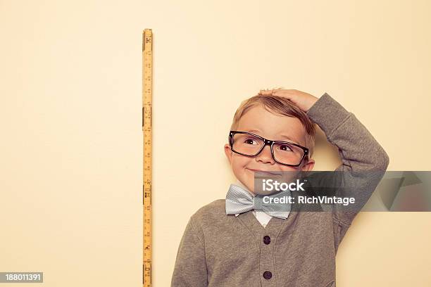 ビッグ - 子供のストックフォトや画像を多数ご用意 - 子供, 身長, 測る