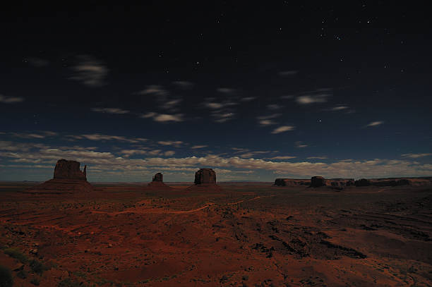 valle monumento - navajo national monument fotografías e imágenes de stock