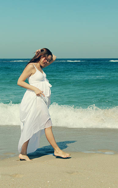 istock Young pregnant woman 188017140