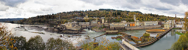 istock Hydro Power Plant at Willamette Falls in Autumn 188018956