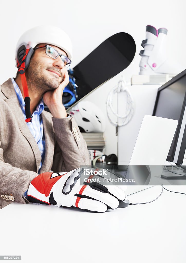 Denken Winter Ski-Urlaub.  Business Mann im Büro. - Lizenzfrei Büro Stock-Foto