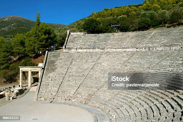 Epidaurus Antigo Teatro Na Grécia - Fotografias de stock e mais imagens de Anfiteatro - Anfiteatro, Antigo, Antiguidade
