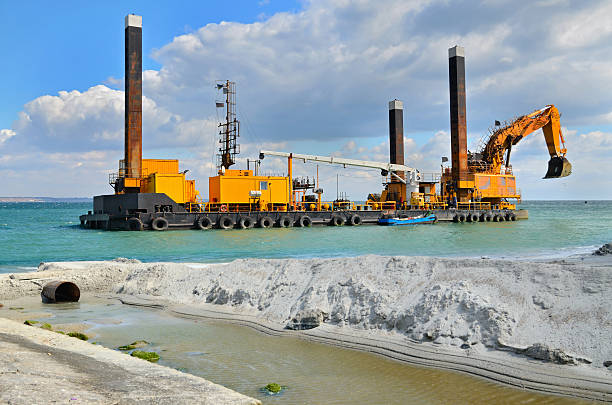 eine neue beach - industrial ship earth mover barge yellow stock-fotos und bilder