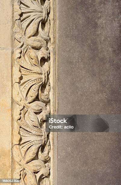 Foto de Ornamentos De Pedra e mais fotos de stock de Arquitetura - Arquitetura, Bege, Coluna arquitetônica