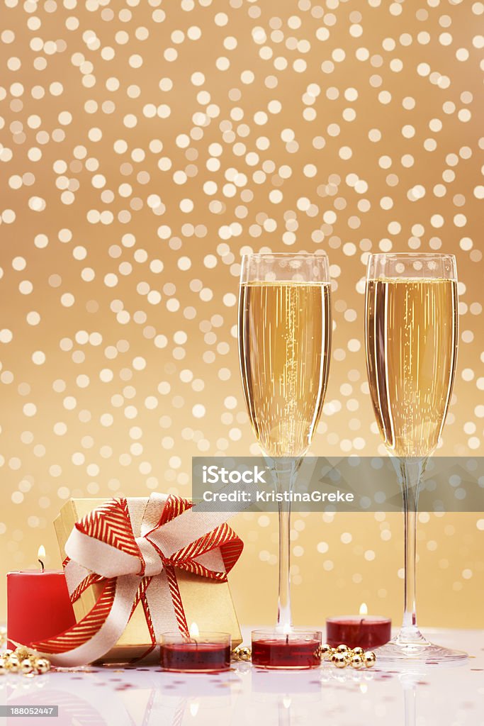 Regali di Natale e champagne - Foto stock royalty-free di A forma di stella
