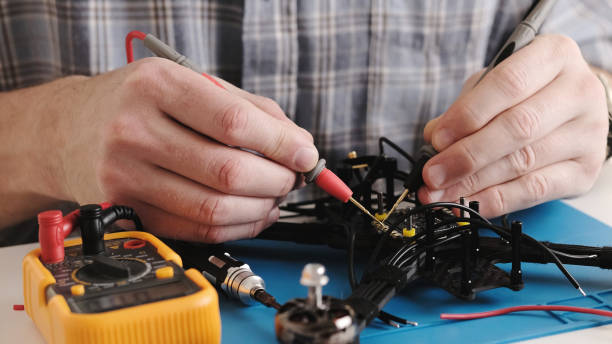 istock Masrter Cheching Circuit Connection On Microchip Board In Service Center 1880557919