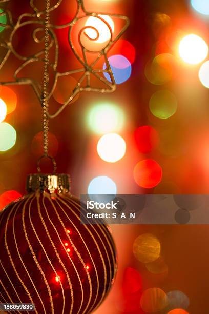 Foto de Bola De Natal e mais fotos de stock de Artigo de decoração - Artigo de decoração, Bola de Árvore de Natal, Brilhante - Luminosidade