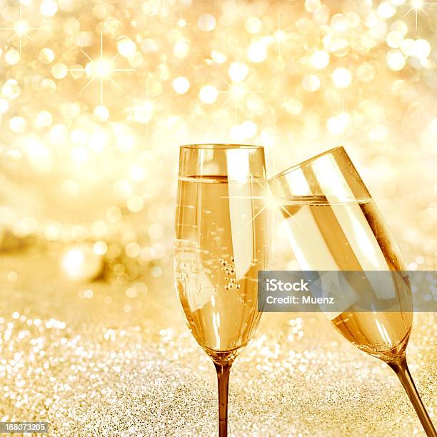 Flöten Champagner Stockfoto und mehr Bilder von Goldfarbig - Goldfarbig, Champagnerglas, Region Champagne-Ardenne