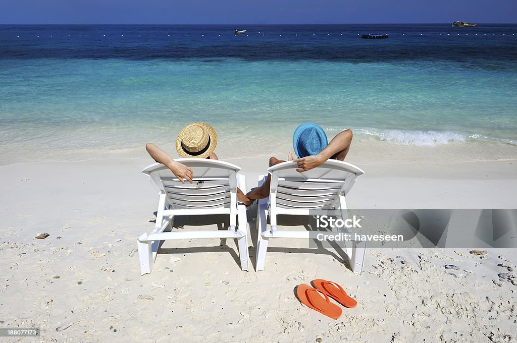 Pareja en una playa - Foto de stock de Actividades recreativas libre de derechos