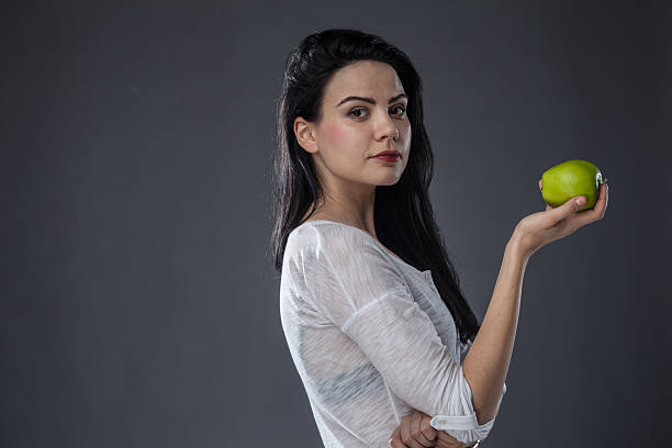 istock Fit girl holding apple 188078218