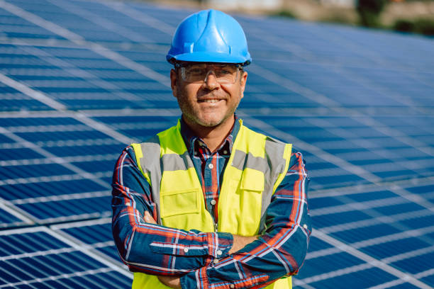 istock Confident Senior Electric Engineer Overseeing Solar Cell Panel Installation for Renewable Energy Construction 1880860916