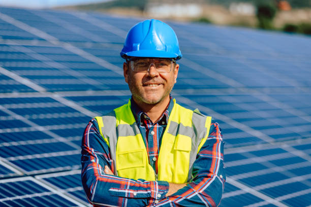 istock Confident Senior Electric Engineer Overseeing Solar Cell Panel Installation for Renewable Energy Construction 1880860917