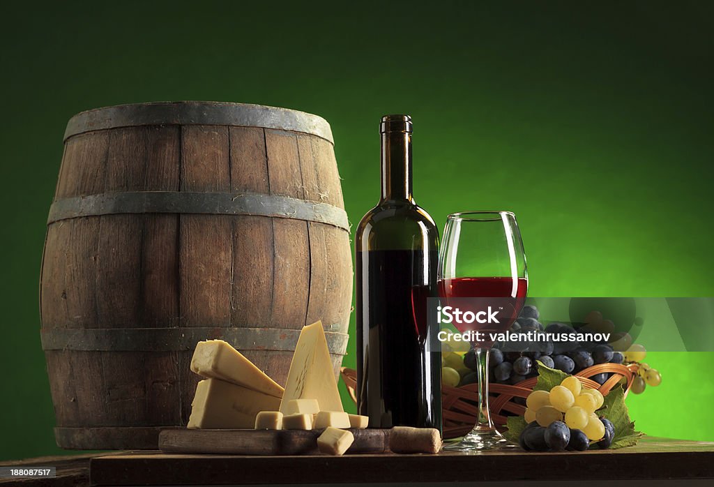 Composición del vino tinto - Foto de stock de Arreglo libre de derechos