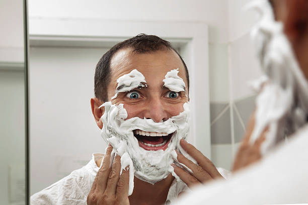 barbear tornar-me divertir-se! - shaving men shaving cream mirror imagens e fotografias de stock