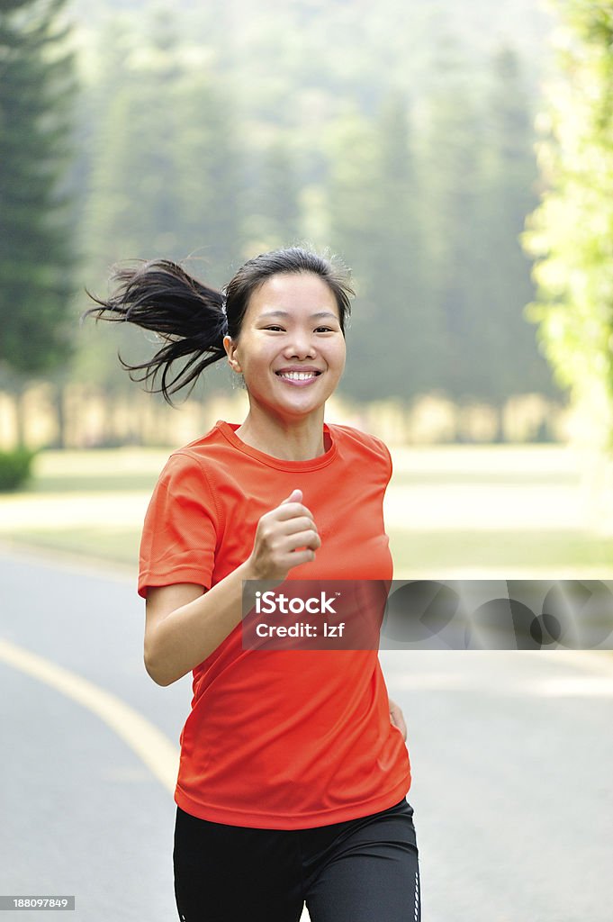 Mulher asiática saudável, correndo no parque - Foto de stock de Adulto royalty-free