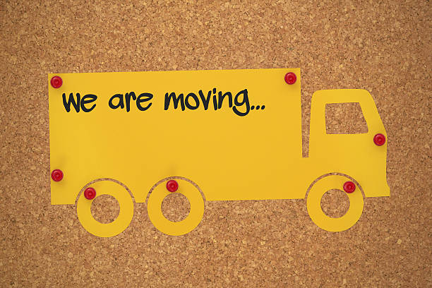 a mover - moving van moving office moving house truck imagens e fotografias de stock