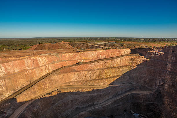 istock Mining, Open Cut Mine, Cobar, New South Wales, Australia 188120126