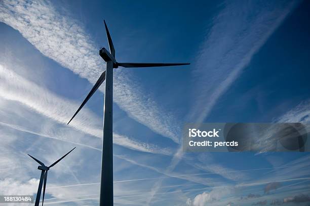 風力タービン持続可能なエネルギーを提供します - アウトフォーカスのストックフォトや画像を多数ご用意 - アウトフォーカス, ガリシア州, グリーンテクノロジー