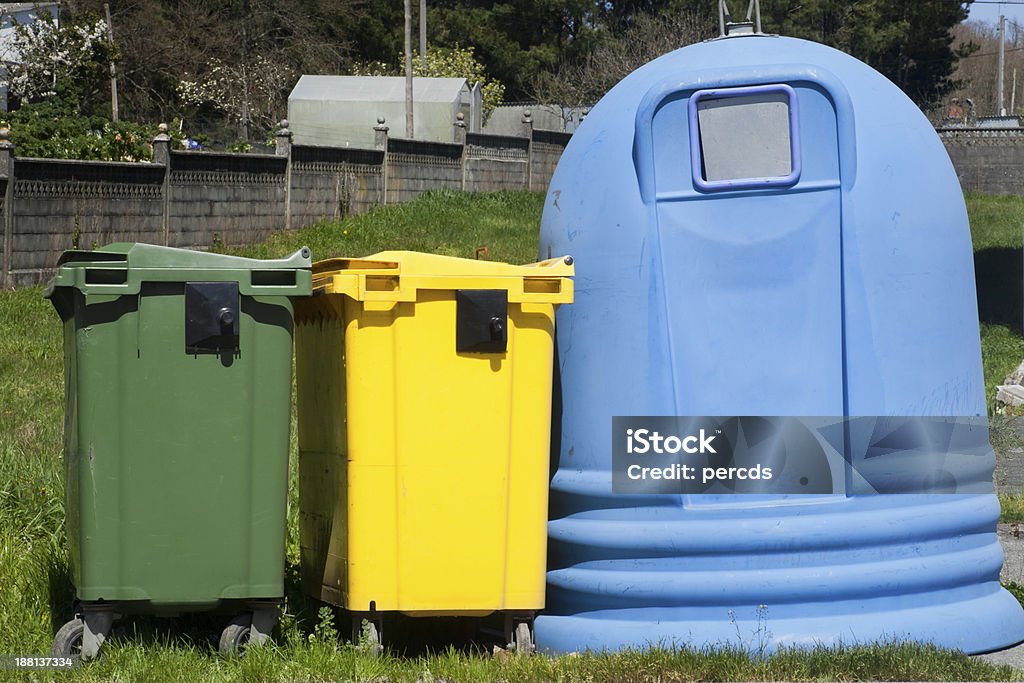 Reciclar dumpsters - Foto de stock de Aire libre libre de derechos