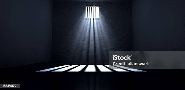 Błyszczący Słońce W Oknie Celi Więziennej - zdjęcia stockowe i więcej obrazów Więzienie - Więzienie, Cela więzienna, Okno