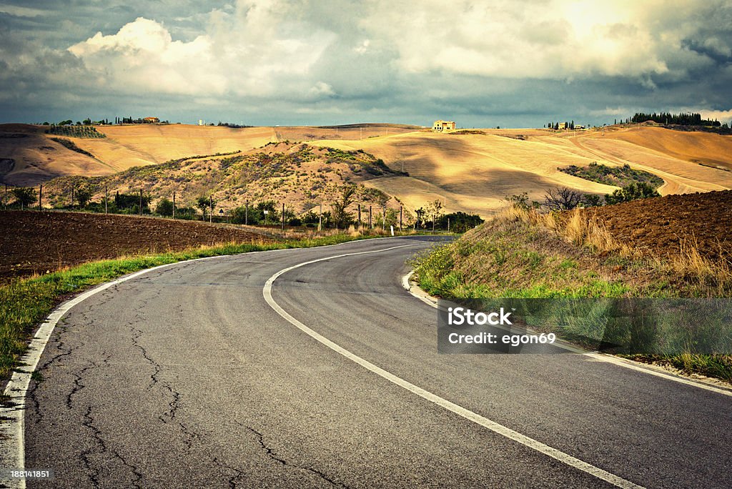 Strada in Toscana - Foto stock royalty-free di Ambientazione esterna