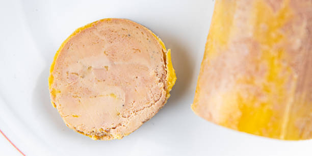foie gras bloc foie d’oie ou de canard prêt à manger manger cuisine apéritif repas nourriture collation sur la table copier l’espace nourriture - block part of french culture traditional culture photos et images de collection