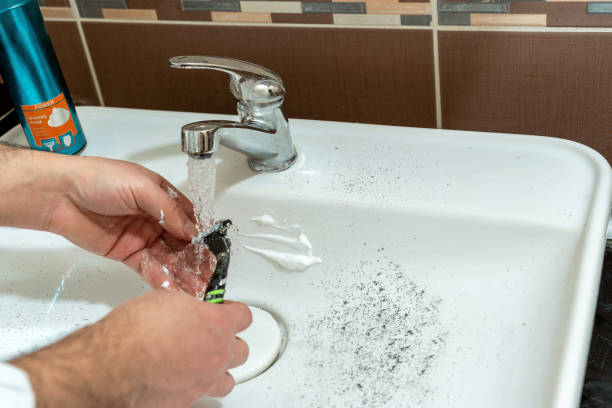 man washing the razor during shaving - shaving equipment wash bowl bathroom razor стоковые фото и изображения