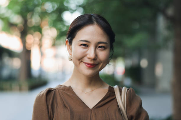 portrait of beautiful business woman outdoors - japanskt-ursprung bildbanksfoton och bilder