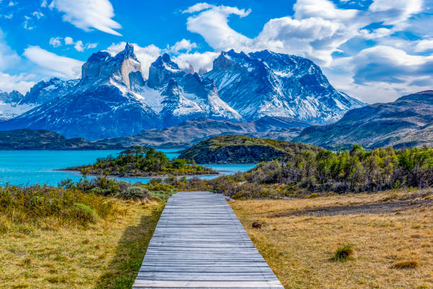 Picos de Pehoe Lake e Cuernos pela manhã, Parque Nacional Torres del Paine, Chile - foto de acervo