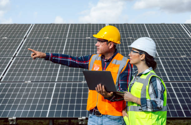 istock Young maintenance engineer team working in solar energy farm at sunny day 1882801882
