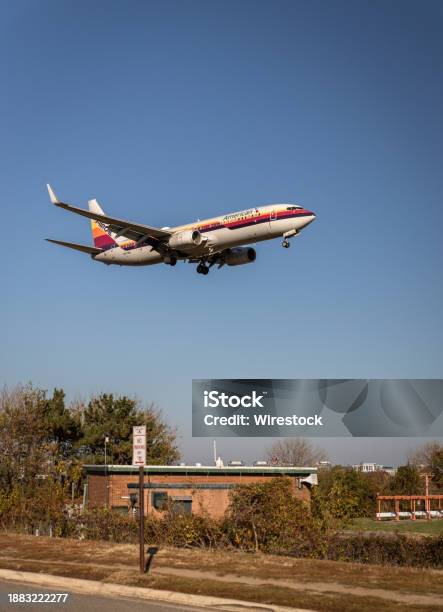 An American Airlines 737 With Retro Livery On Approach To Washington Monument Stock Photo - Download Image Now
