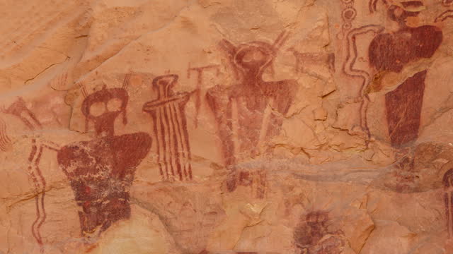 Panning view of the Sego Canyon petroglyph rock art