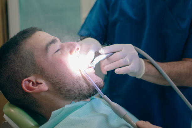 istock grinding teeth with a turbine 1885388525