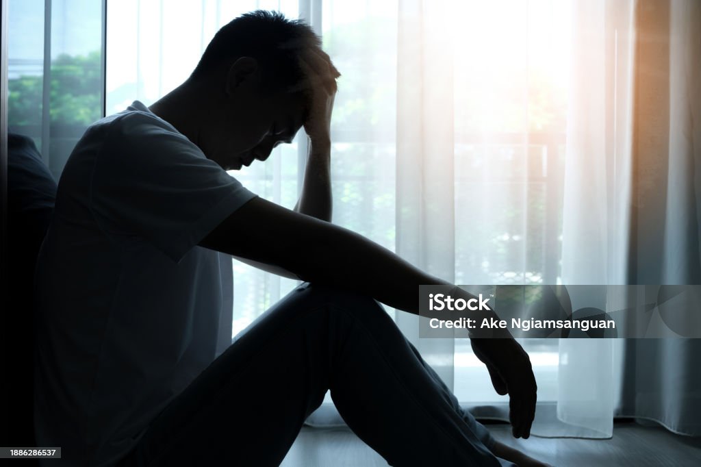 The man sitting in the corner of the room has emotional and mental problems He has depression and stress from society and work. medical concept. - Bebas Royalti Depresi - Kesedihan Foto Stok The man sitting in the corner of the room has emotional and mental problems He has depression and stress from society and work. medical concept. - Bebas Royalti Depresi - Kesedihan Foto Stok