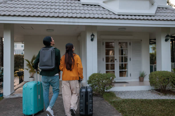 istock Tourists arrived at the vacation house 1886436947