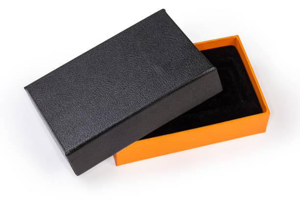 małe pudełko kartonowe koloru pomarańczowego z częściowo zdjętą czarną pokrywką - open container lid jewelry zdjęcia i obrazy z banku zdjęć